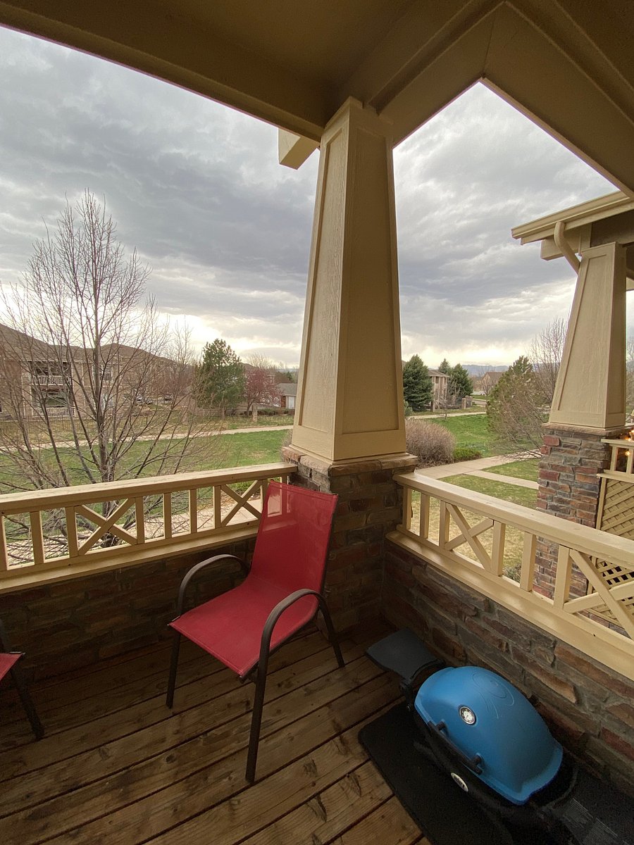 porch with mountain views, gas grill