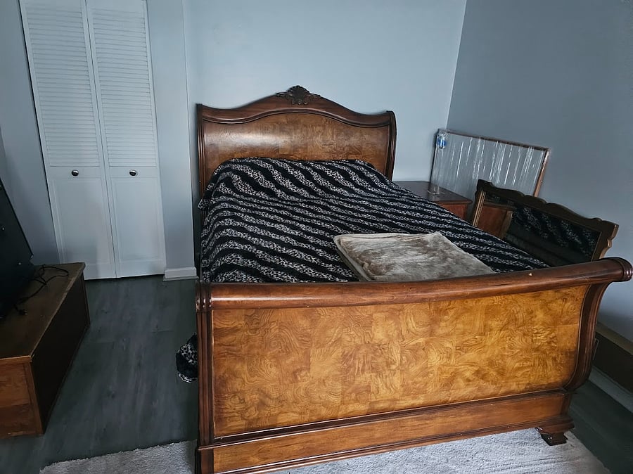 Large Bedroom w/LR  furnishings included
