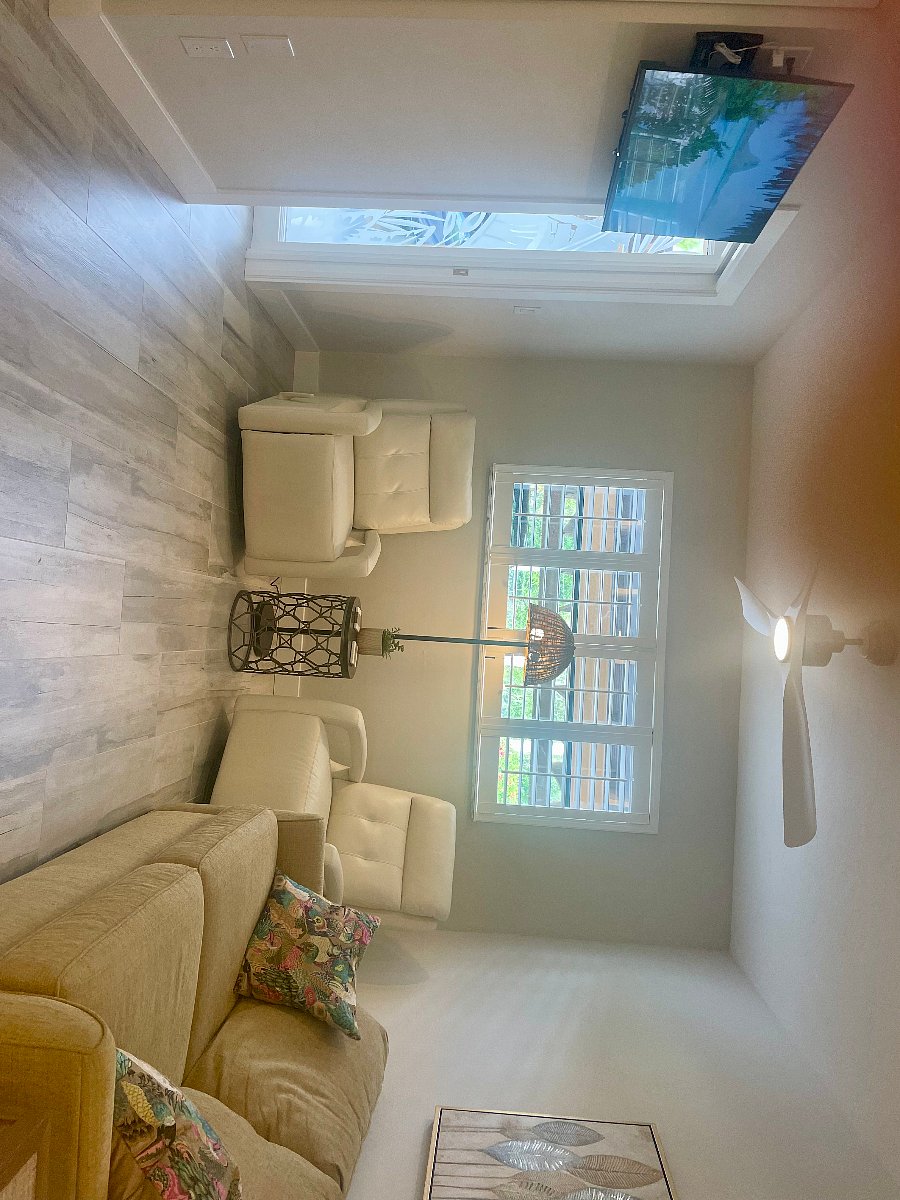 Can be used as 3rd bedroom / den with pull-out sofa.