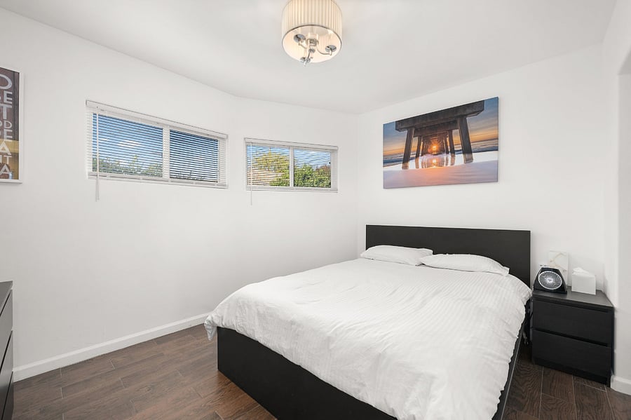Second bedroom with queen bed