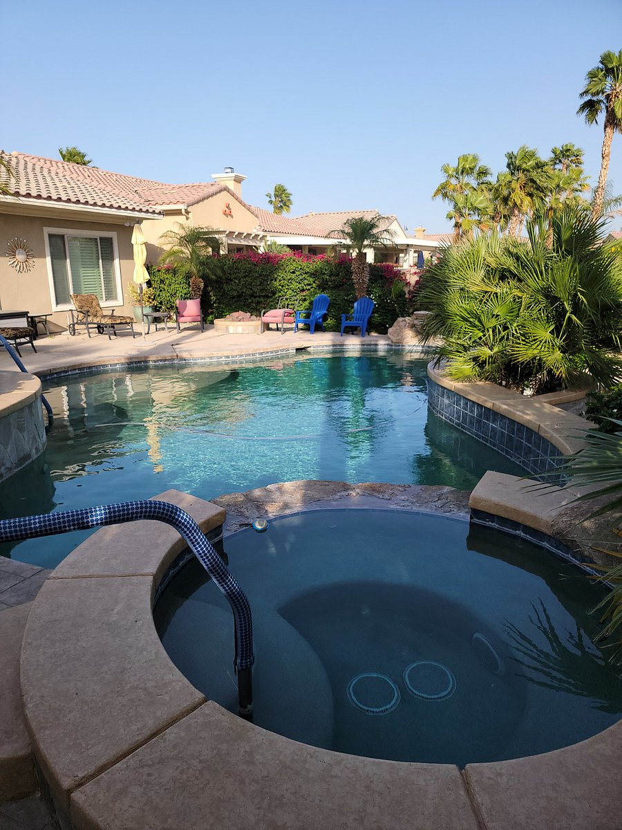 POOL & SPA