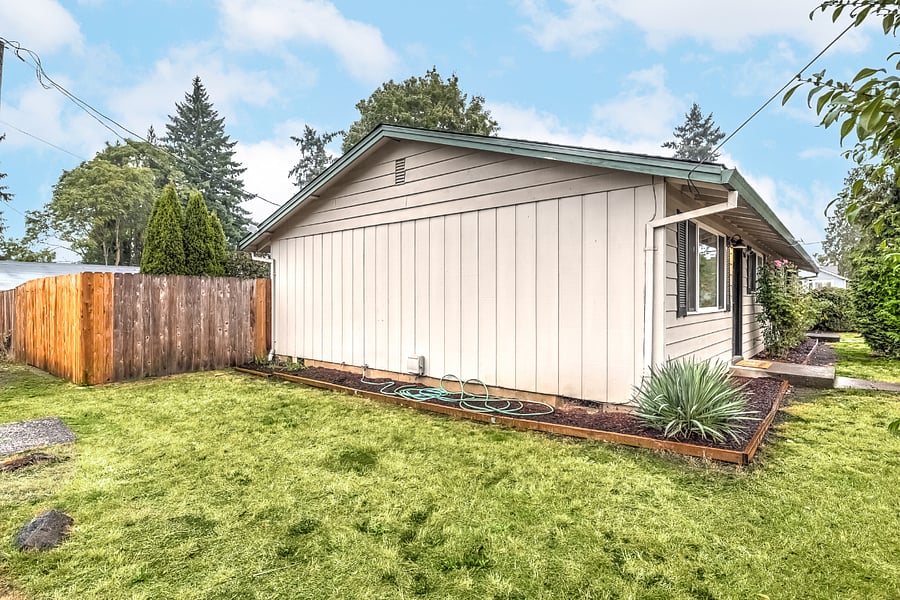 Large side yard