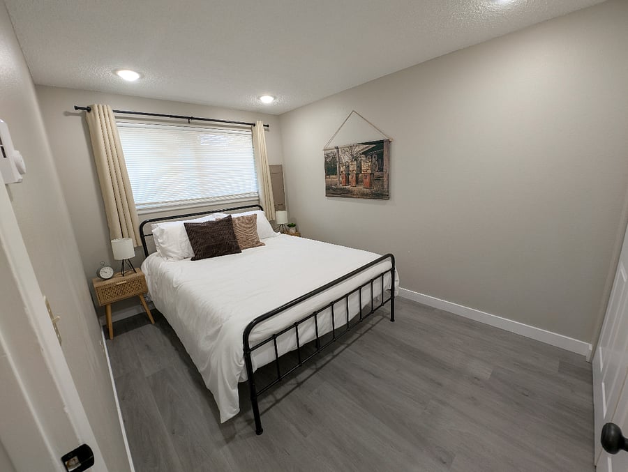 Queen bed in second bedroom