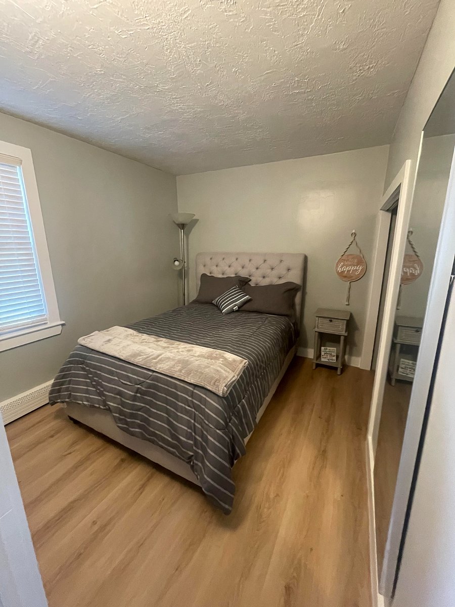 Downstairs bedroom.