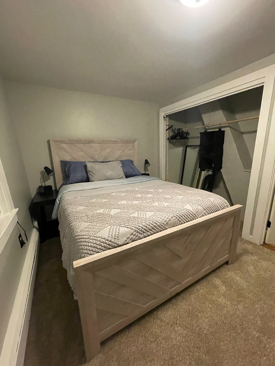Upstairs bedroom.