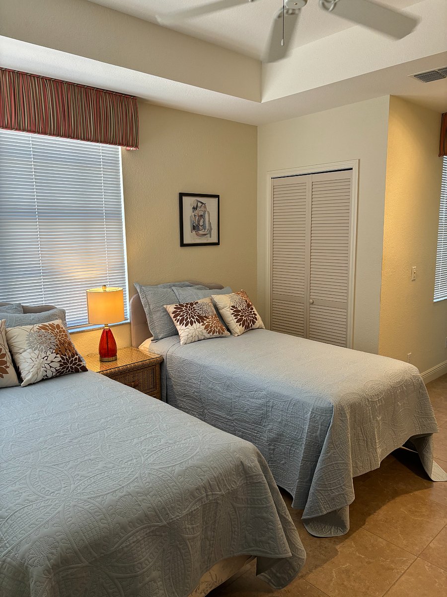 twin beds in 3rd BR