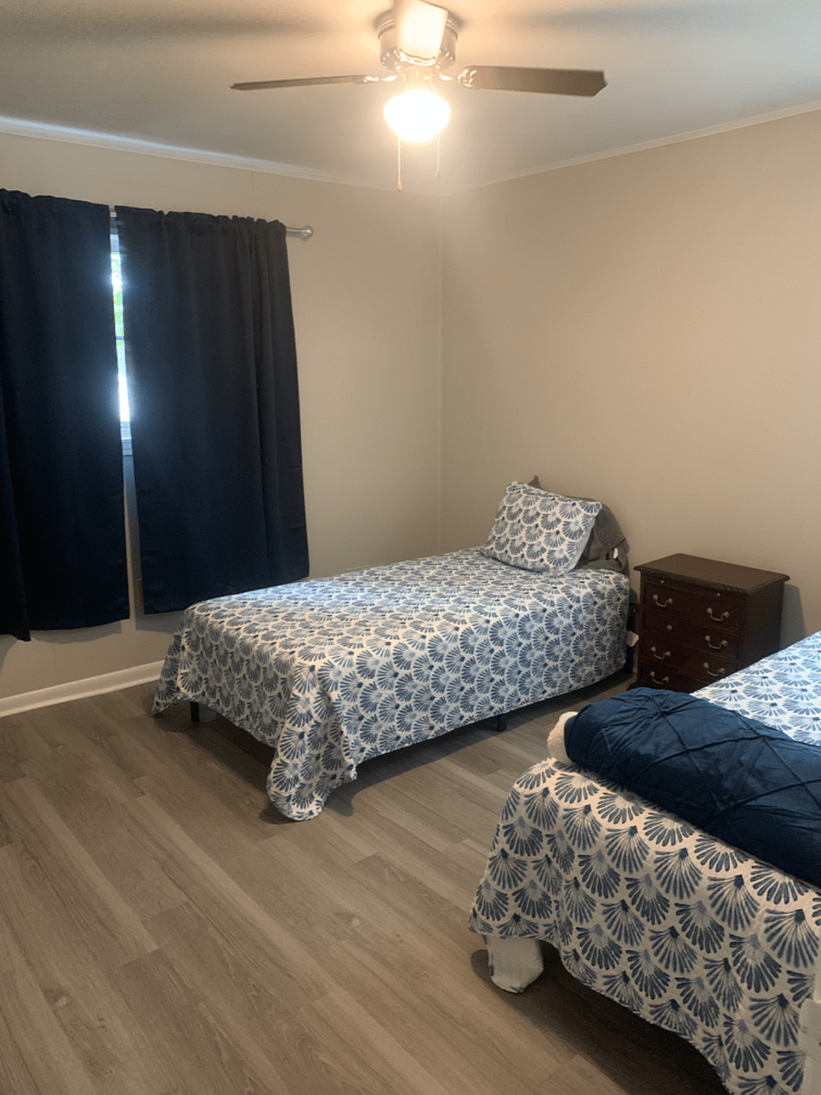 Bedroom with 2 Twin Beds