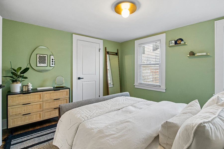 Bedroom 2 (Green Goddess)