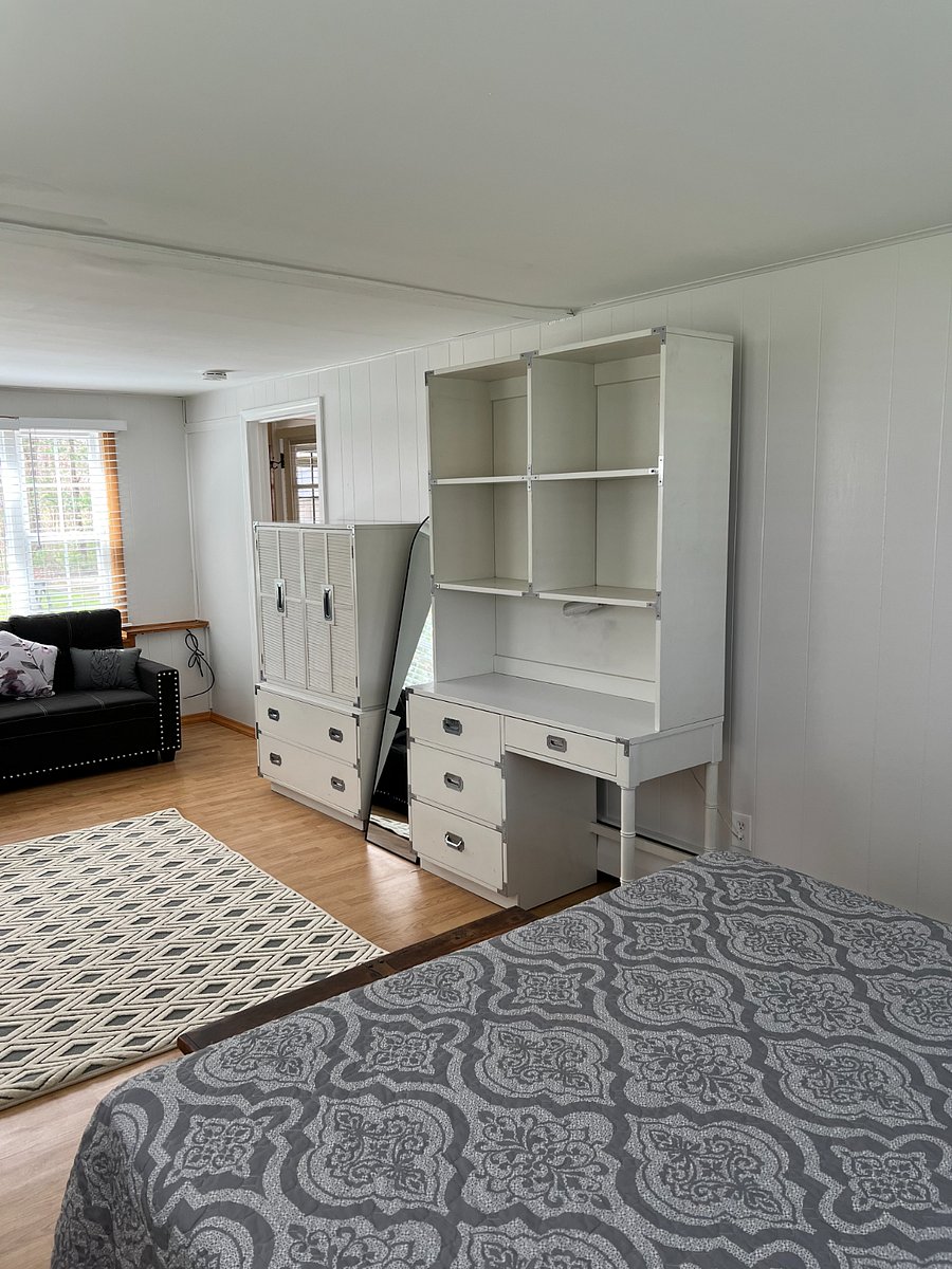 bedroom/living room