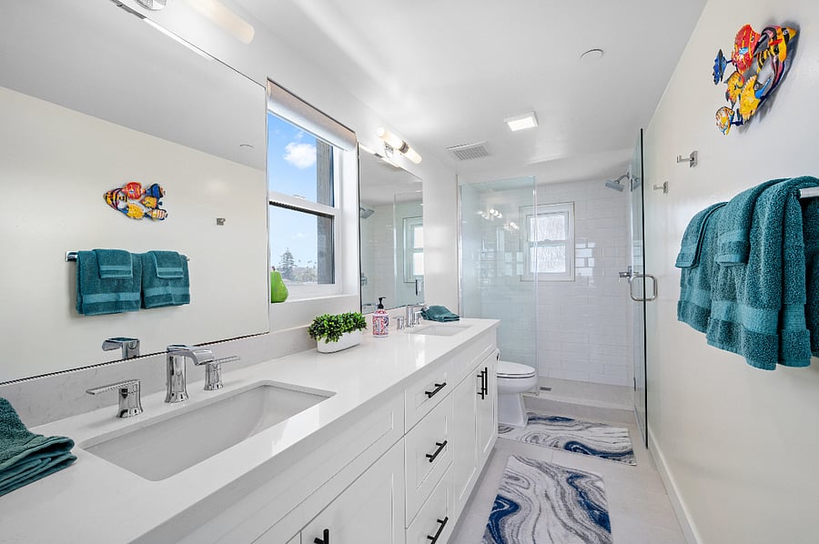 Master bath, double vanity