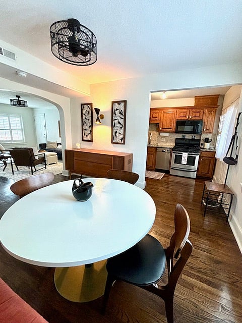 Open floor plan with lots of light.