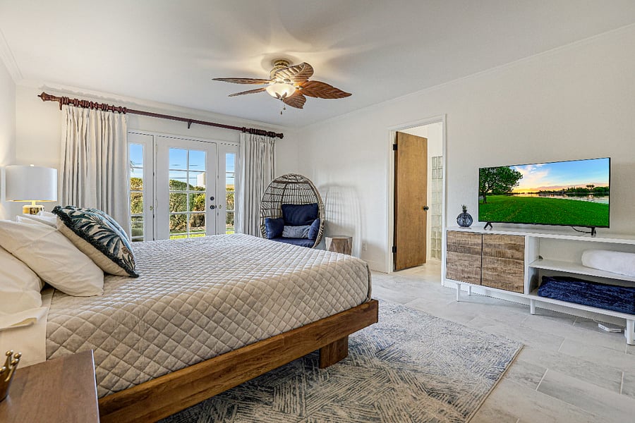 Primary Bedroom with King bed, Walk in closet, Ensuite, TV, and pool access
