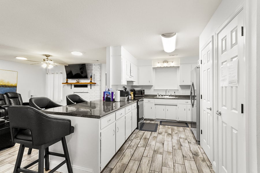 Kitchen sitting area