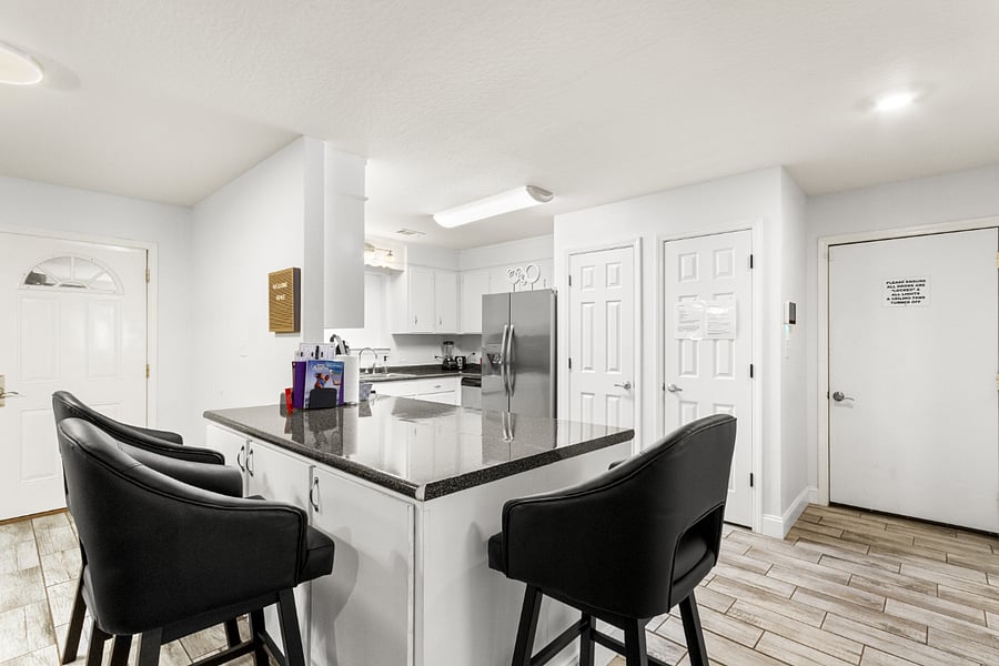 Kitchen sitting area