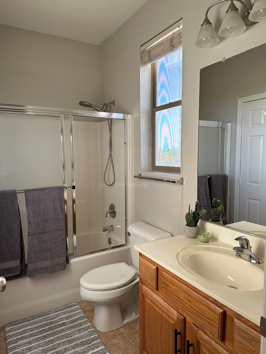 Jack and Jill Bathroom between the Queen and twin rooms
