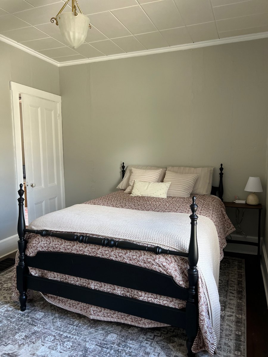 Full bedroom