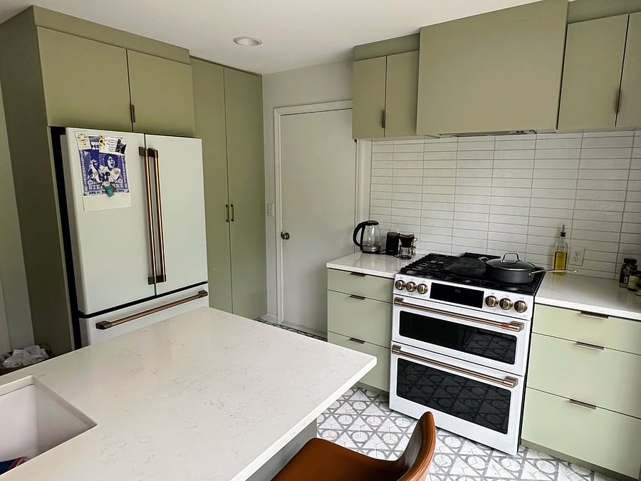 Shared Kitchen: Fridge & Gas Stove