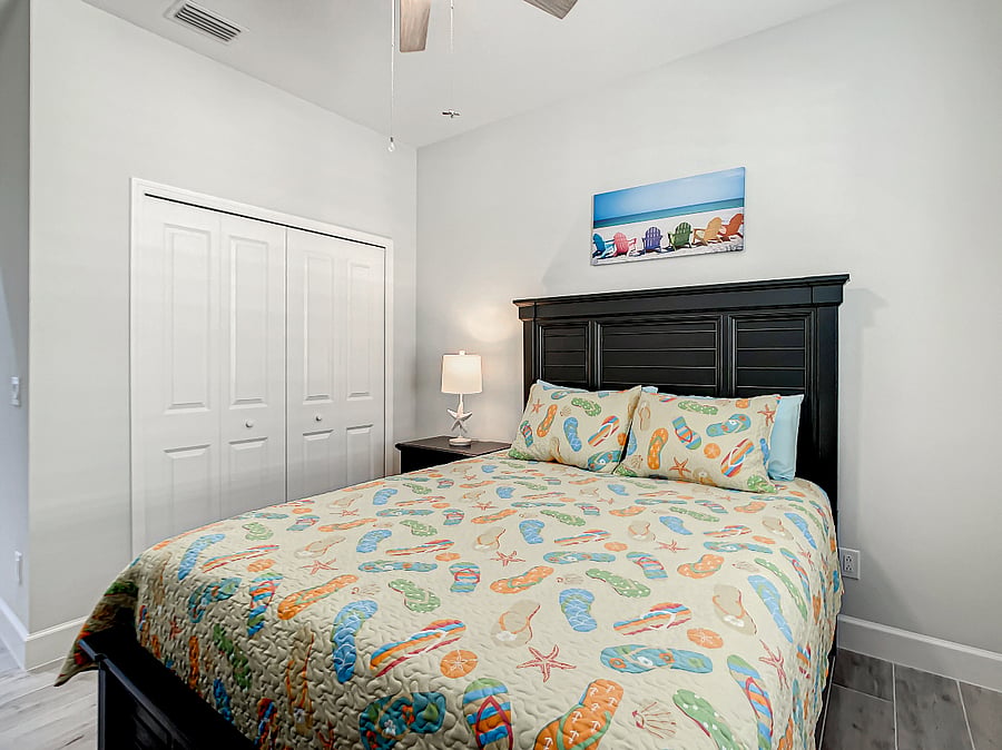 Guest bedroom dual bi-fold door closet