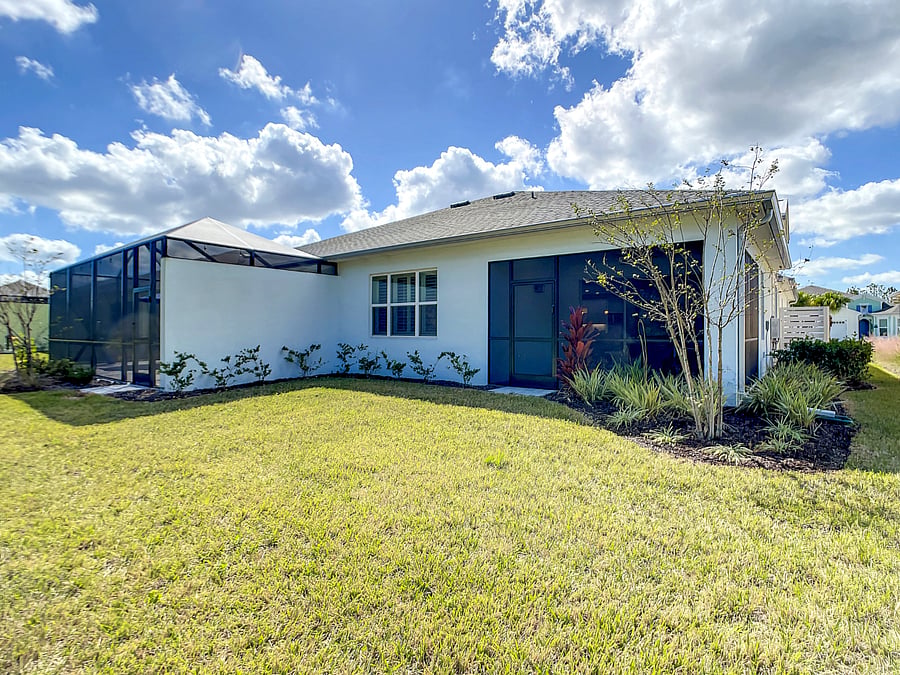 Outside view of the screened-in lanai