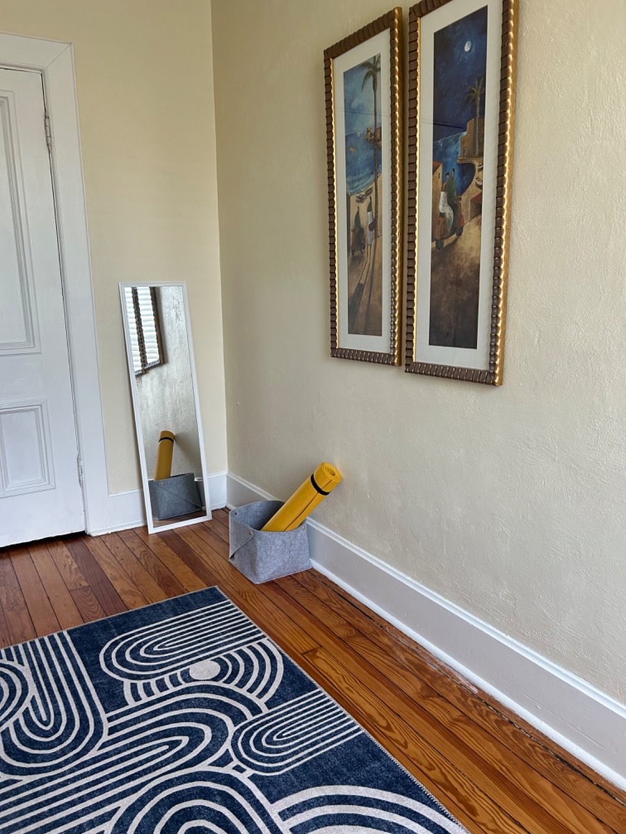 Great space for yoga (mat provided), quiet meditation or working from home in this bonus room!