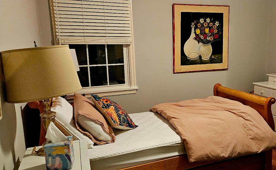 Second bedroom with trundle bed that can be converted to sleep 2 people