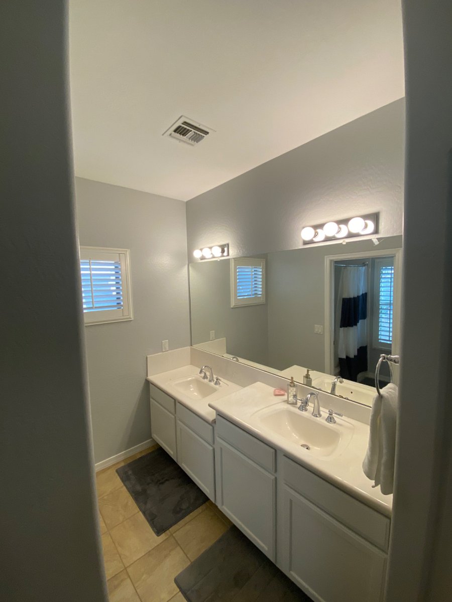 Primary room bathroom (ensuite) 