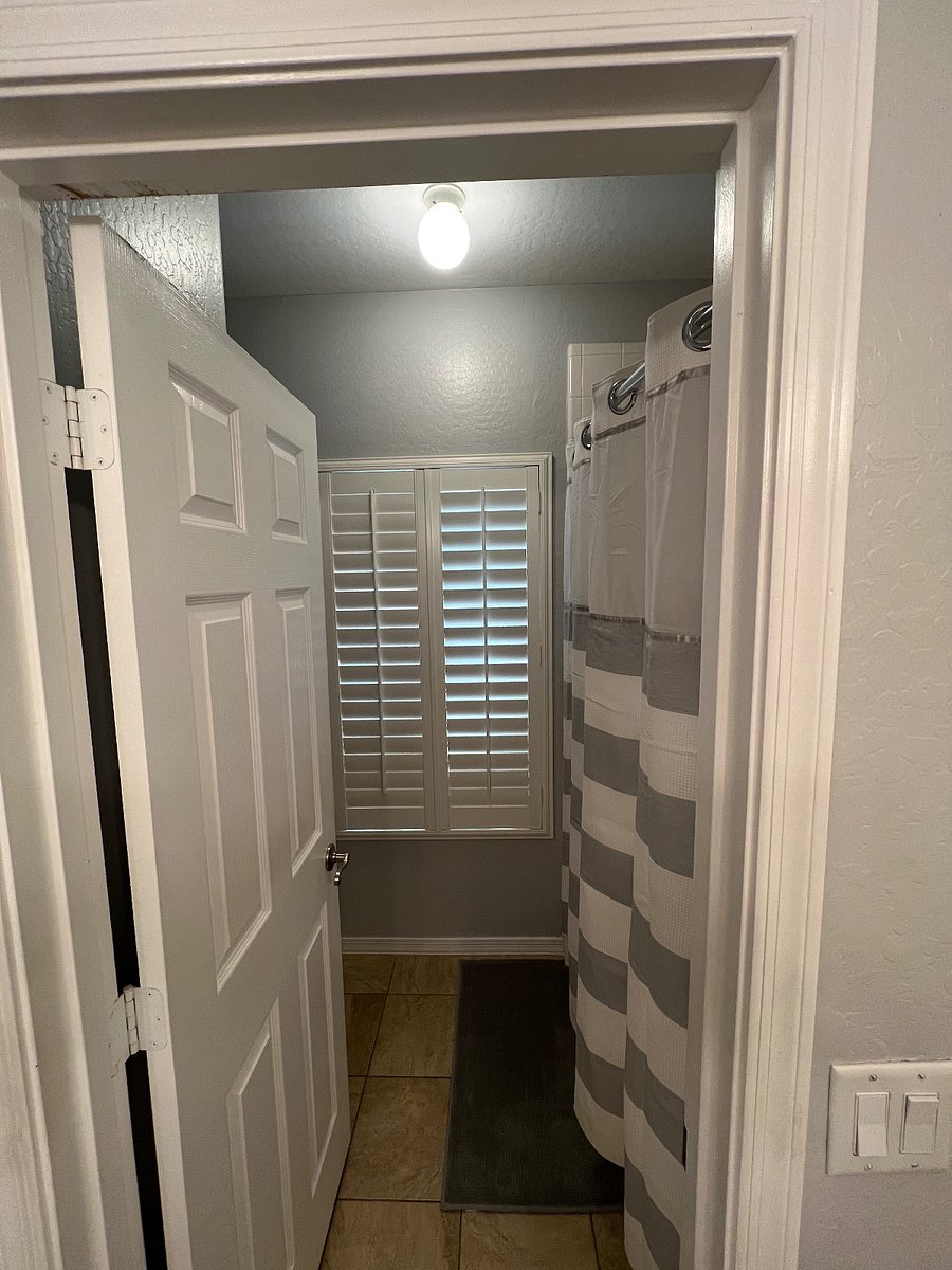 Primary bathroom (ensuite)