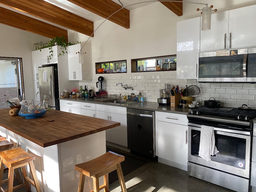 Open Kitchen: full refrigerator, dishwasher, gas stove, toaster oven & appliances galore (Vitamix, emersion blender, food processor, juicer, pressure cooker, etc)