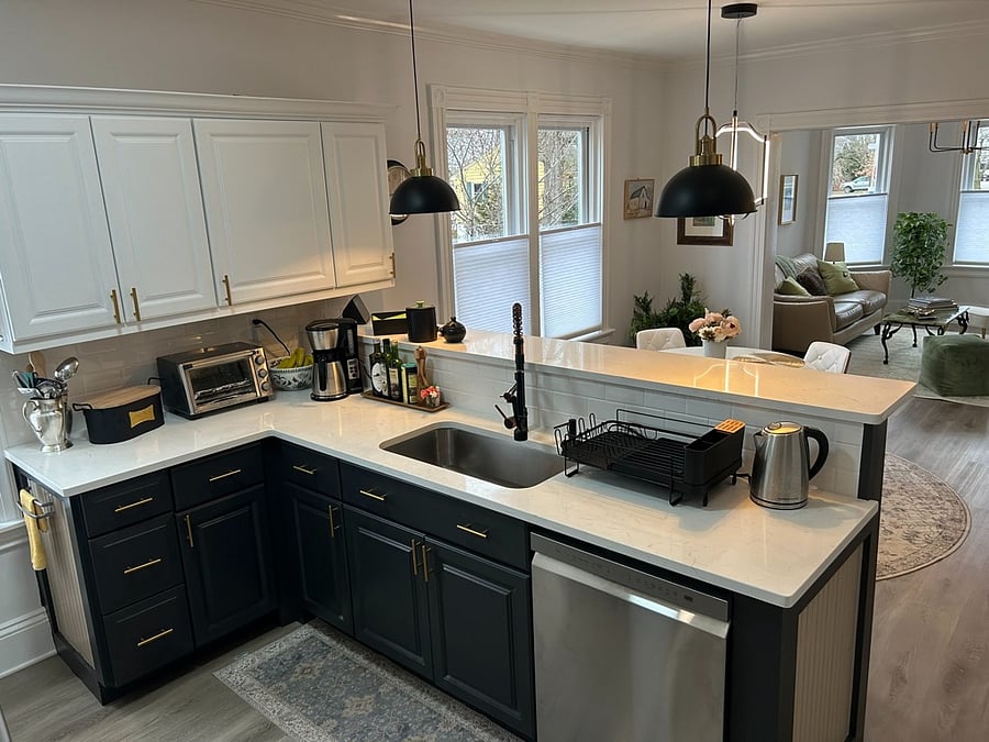 kitchen countertop / dishwasher