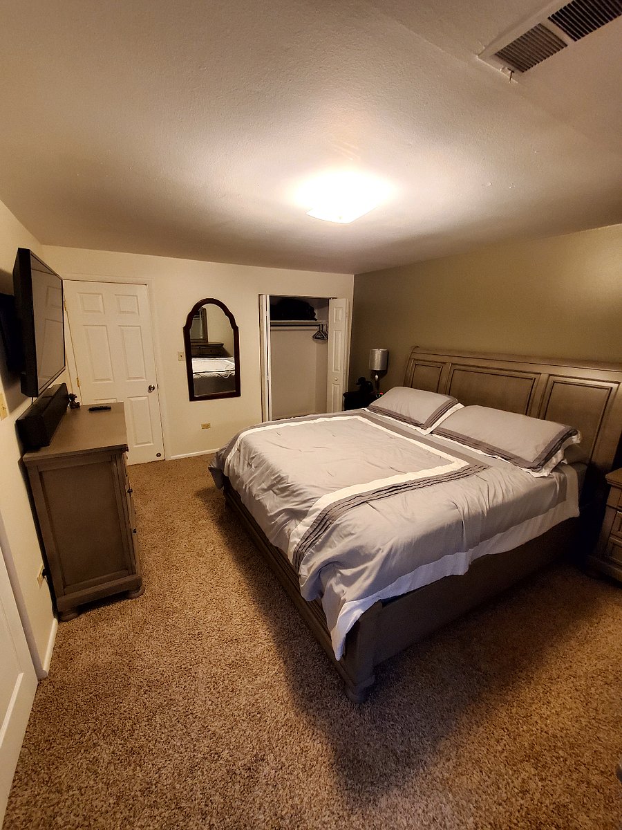 Main Bedroom with closet. 