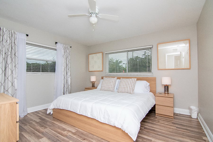2nd Bedroom 2/ King Bed and Smart TV