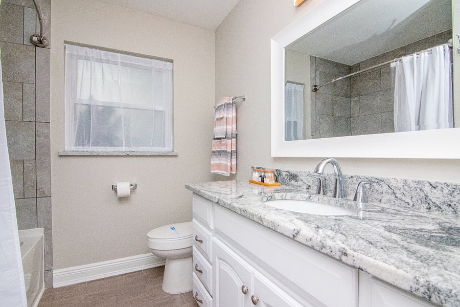 2nd Full Bathroom w/ Deep Soaking Tub and Shower