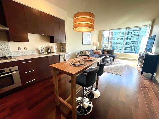 Dining/Kitchen