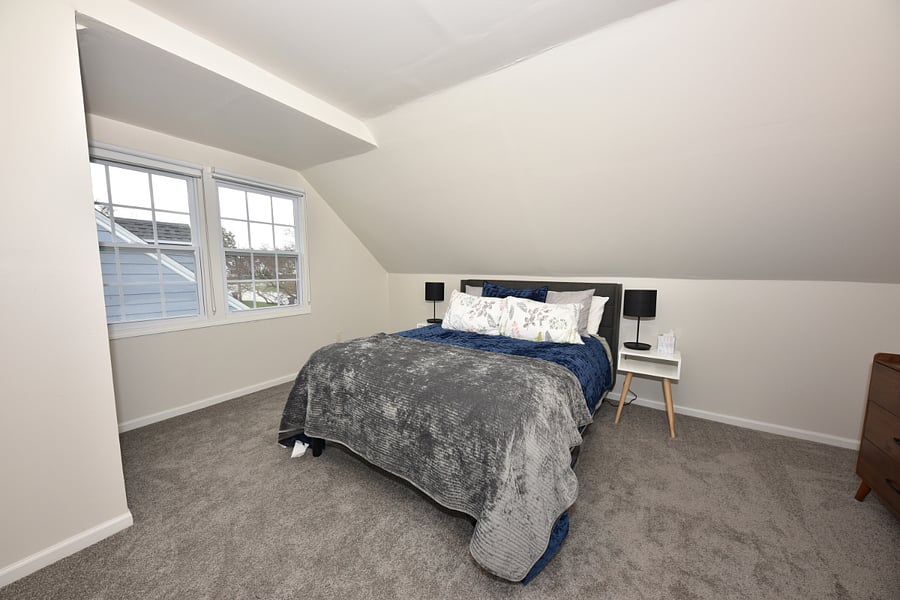 Q size bed has been replaced w/a K size bed. Pics have yet to reflect change.