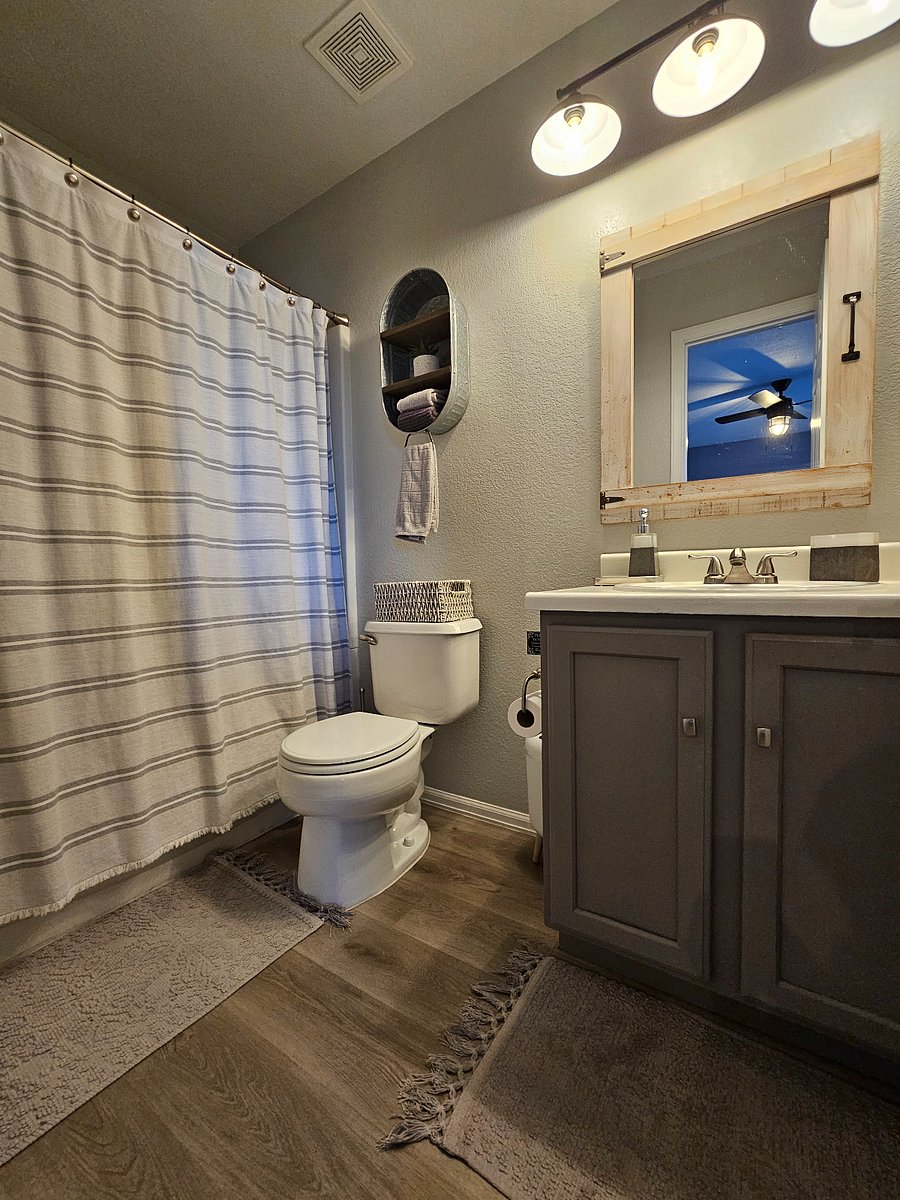 On-suite full master bathroom