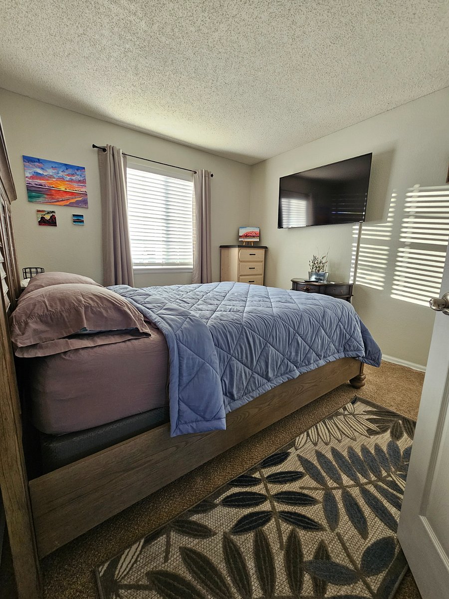 Second bedroom with queen bed, full closet and smart TV