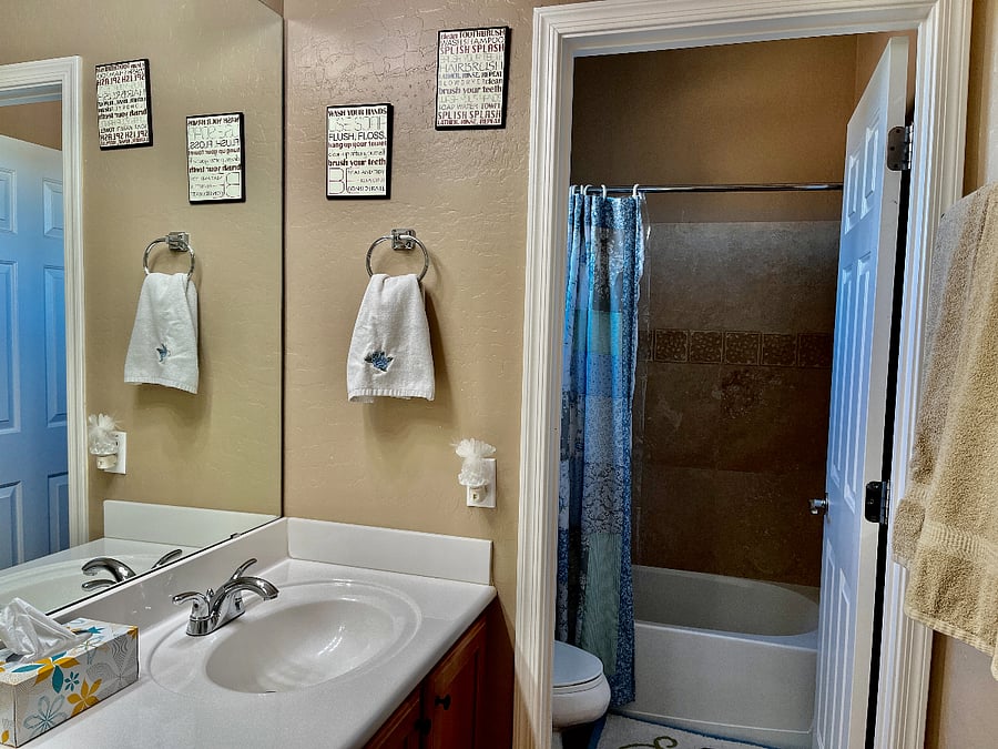Full bath with shower/bath tube combo, double sinks on 2nd floor