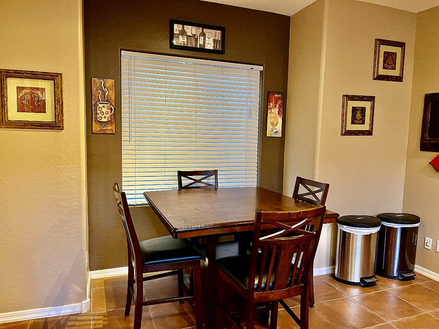 Kitchen dining area