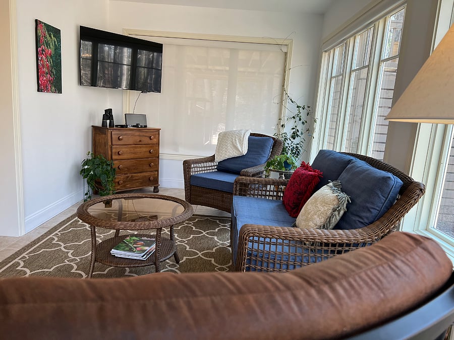 Sunroom with beautiful view. TV.