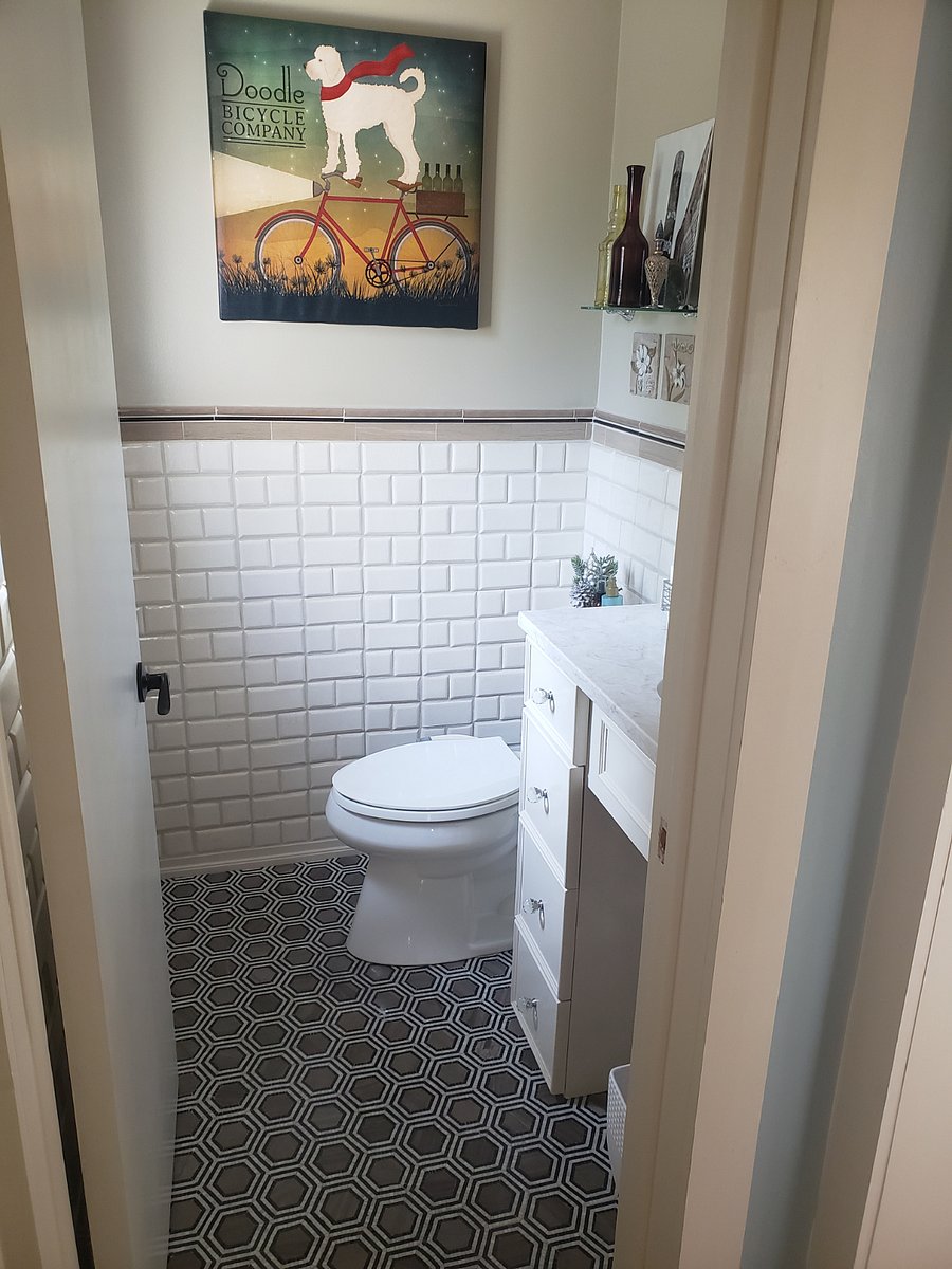 Newly remodeled half bath. 