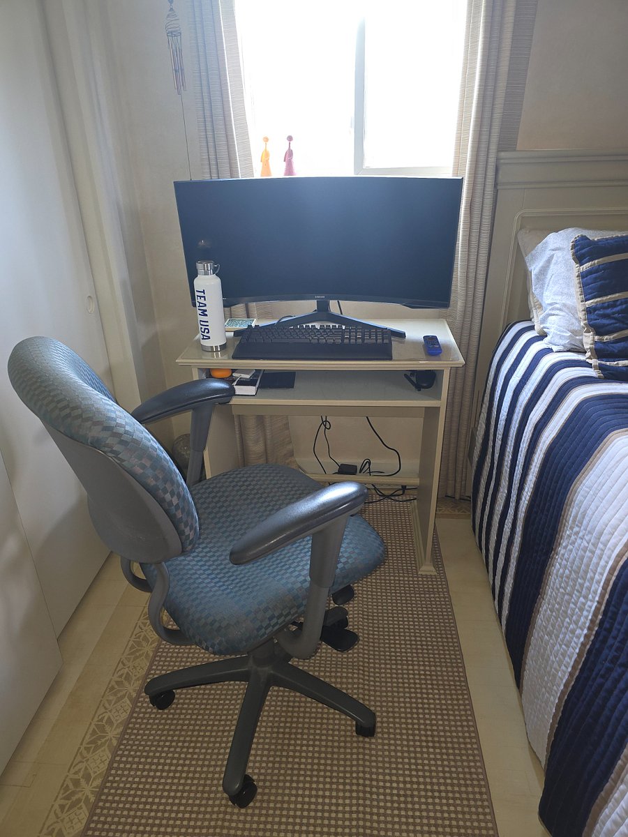 Small functional desk with very comfortable chair. Screen and keyboard not included. 