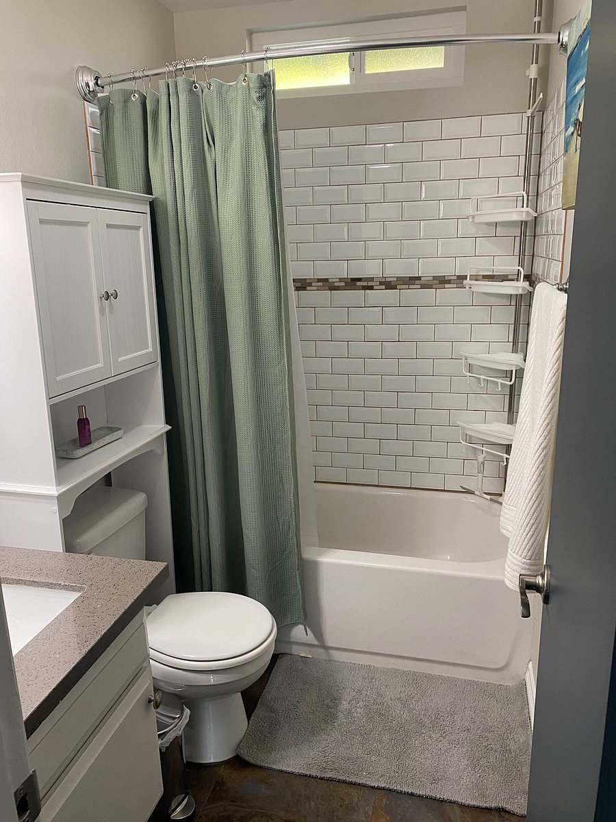 Upstairs Bathroom with tub/shower.