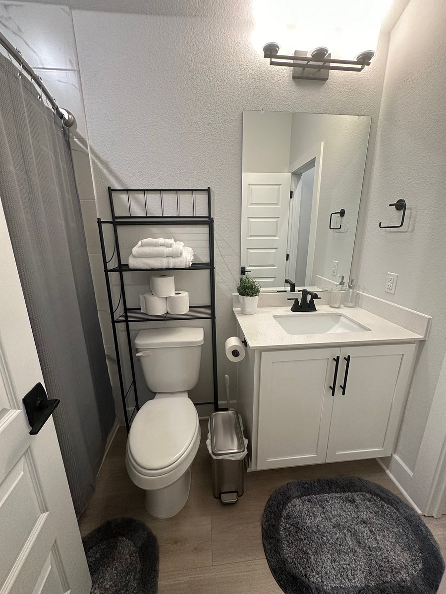 Full bathroom