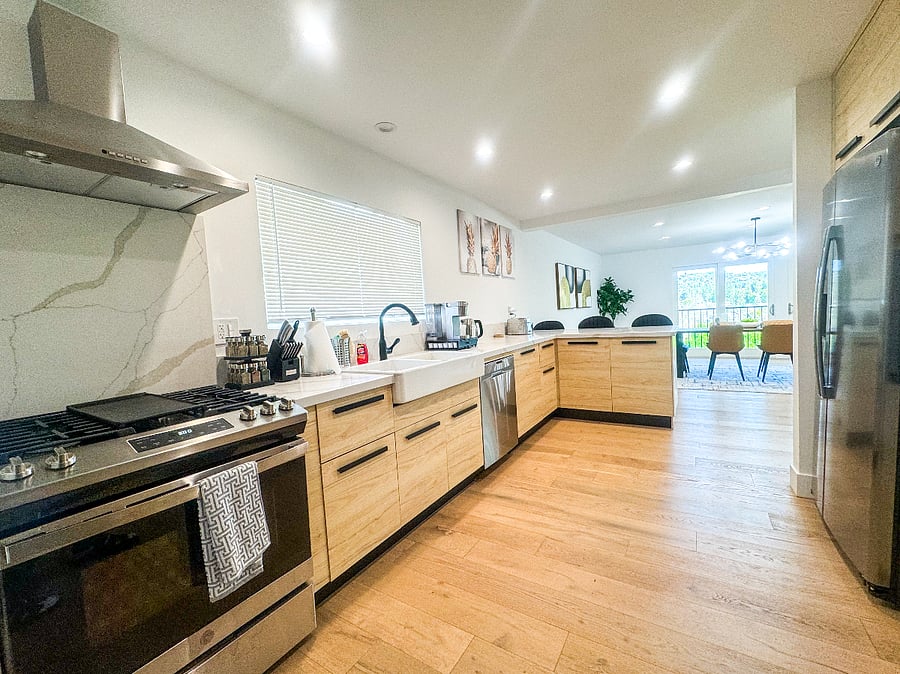Kitchen (with brand new appliances and equipment)