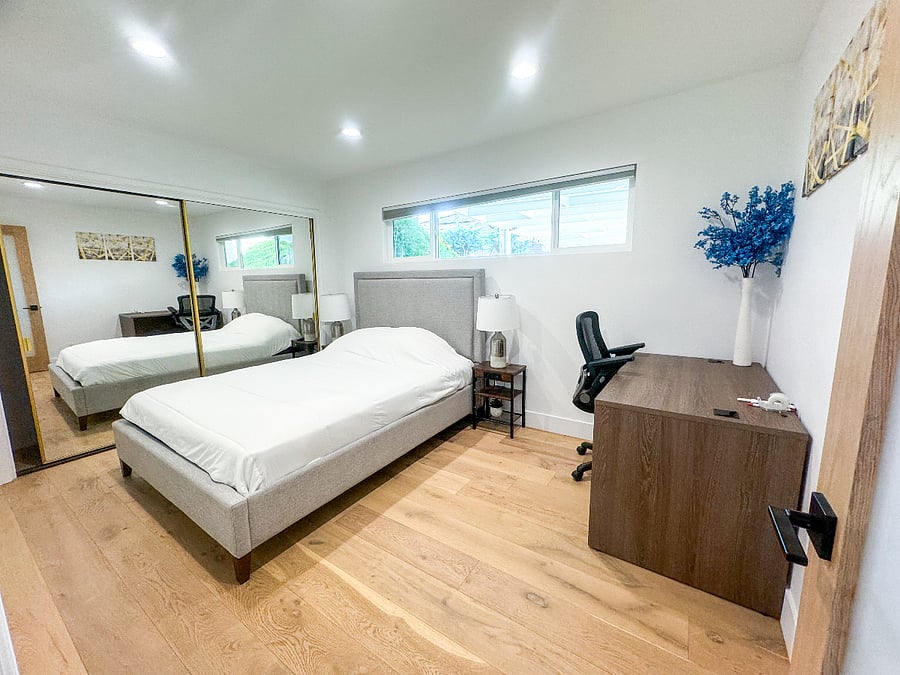 Bedroom #2 (with Queen bed and desk for work space)