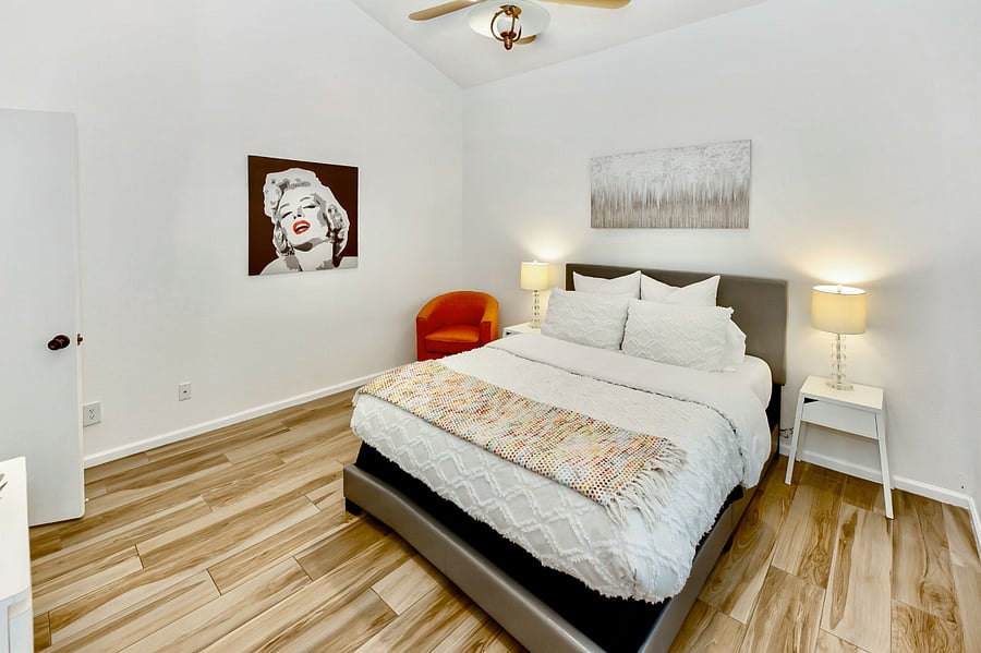 Guest bedroom with QUEEN mattress
