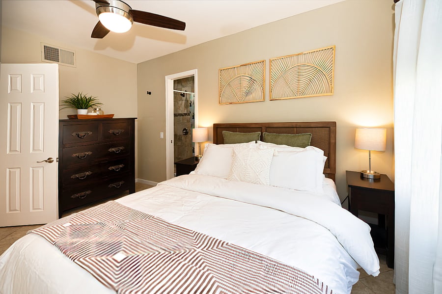 Bedroom #2 with new organic cotton linens 