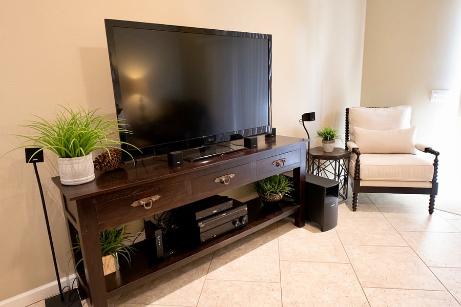 Large TV with Roku and 200+ deluxe cable package
