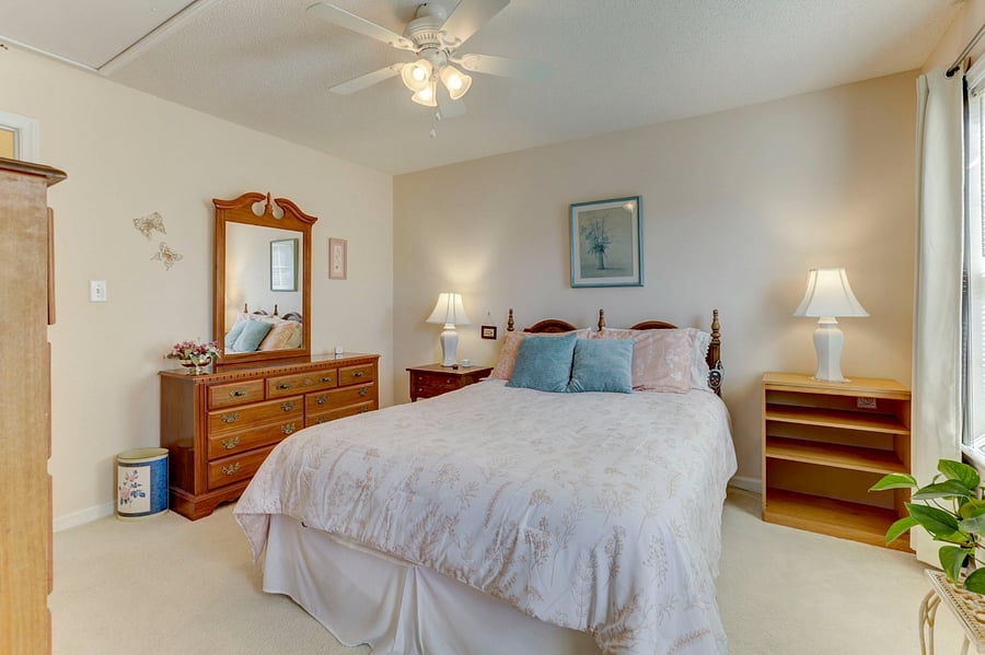 Queen bed, 7-drawer dresser, 6-drawer chest of drawers, and desk with chair