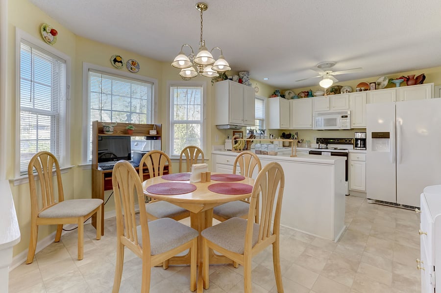Dinette area & kitchen
